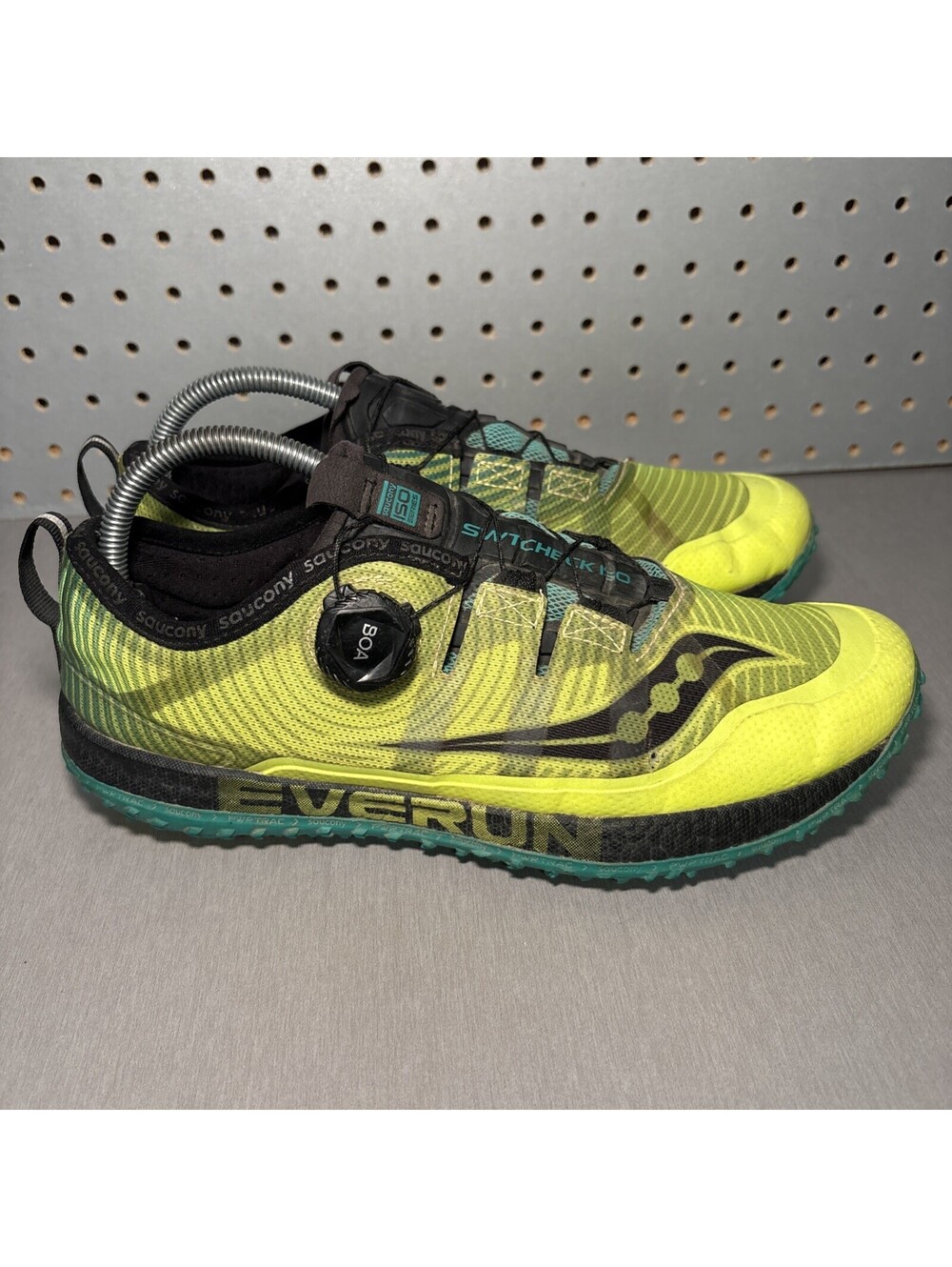 Saucony Switchback ISO Trail Running Shoes Mens 9 Yellow Green Black BOA Hiking